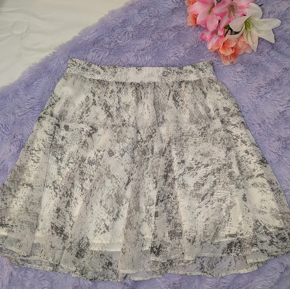 Banana Republic Gray and White Skirt